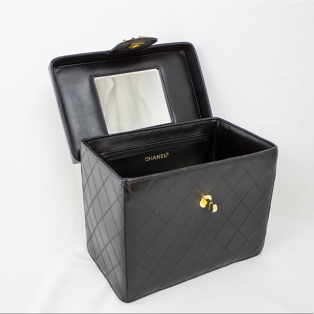 RARE CHANEL SQUARE BOX QUILTED HANDBAG - Picture 4 of 8